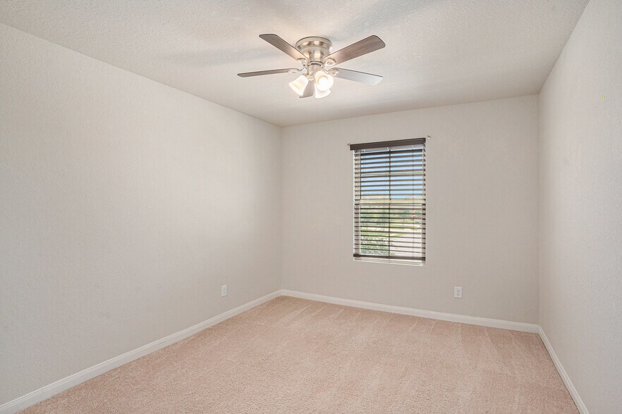 Building Photo - 533 Sand Trail St
