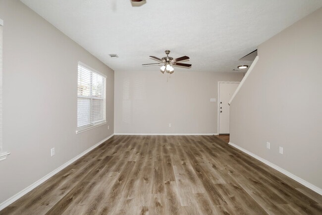 Building Photo - 33103 Cottonwood Bend