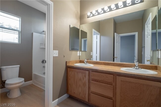 Building Photo - 1228 Sun Village Ave