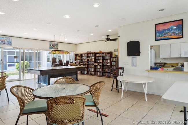 Building Photo - 1516 S Lakeside Dr