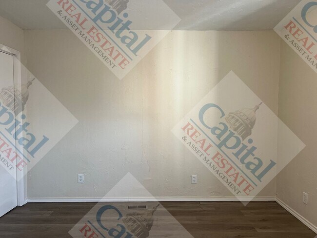 Building Photo - Great 4 Bedroom!!!