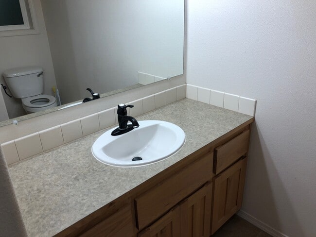 Building Photo - 525 S Glenmoor Dr