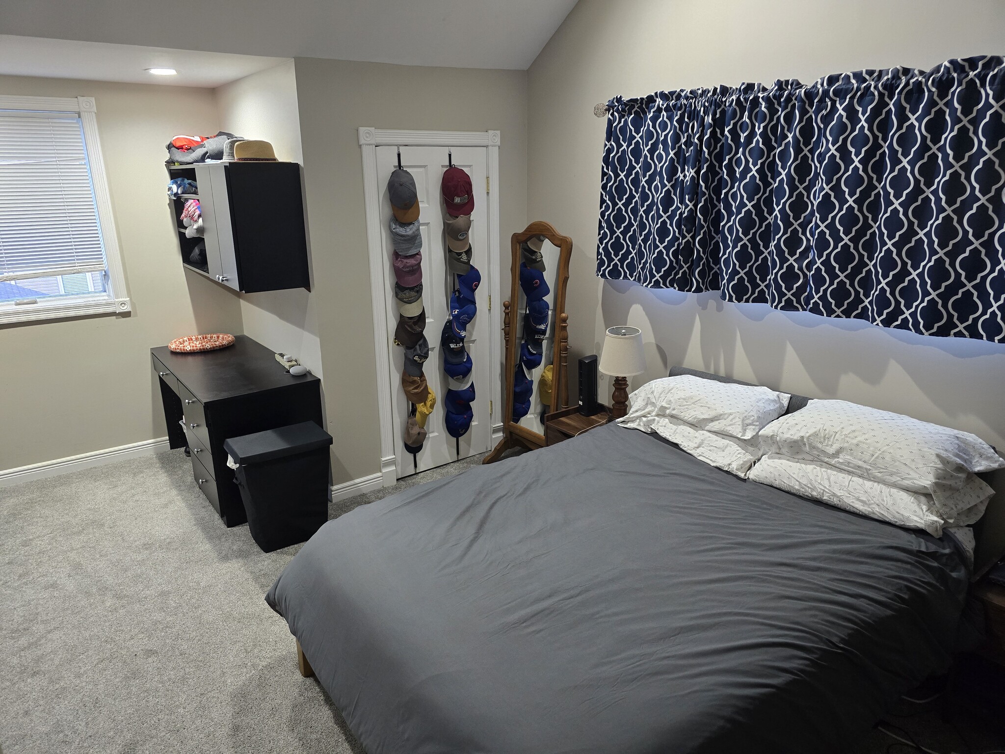 primary bedroom - 407 N Arsenal Ave