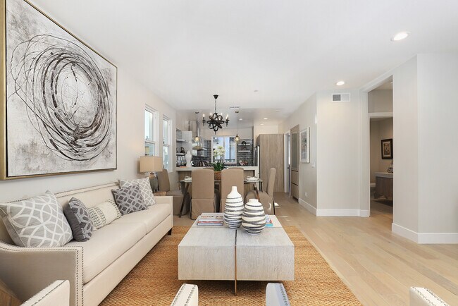 Building Photo - 15 Brookline Way