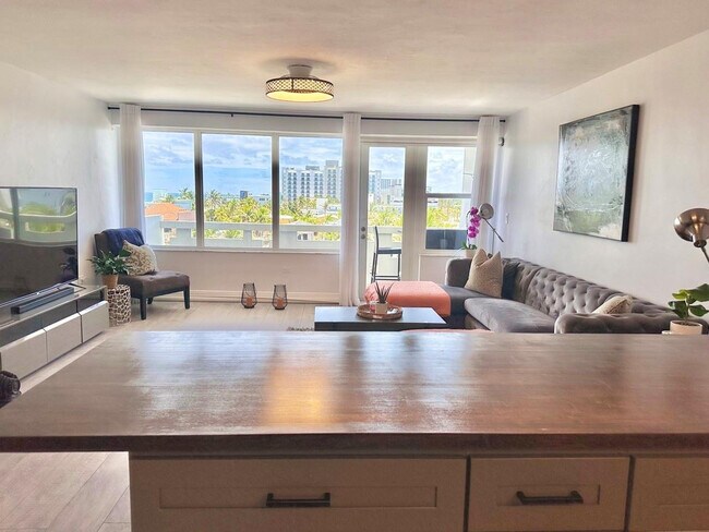 Building Photo - 3111 N Ocean Dr