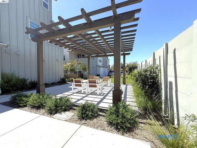 Building Photo - 3810 Norbridge Ave