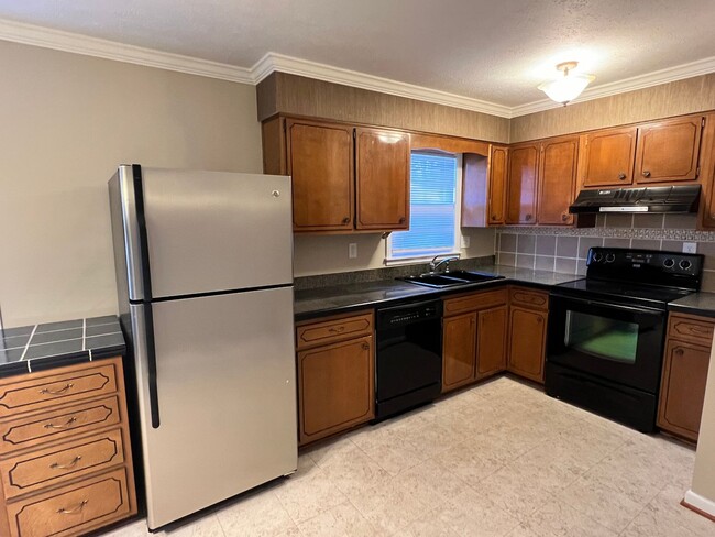 Building Photo - Adorable home in Highview