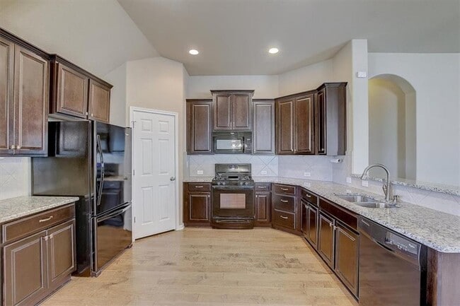 Building Photo - 2005 Alyssas Dr