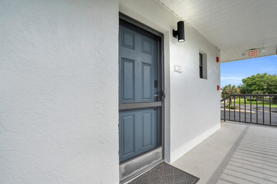 Building Photo - 600 Neapolitan Way