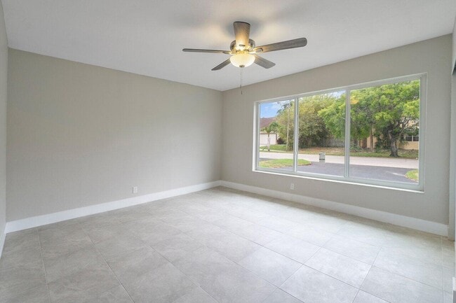 Building Photo - 245 SW 6th St