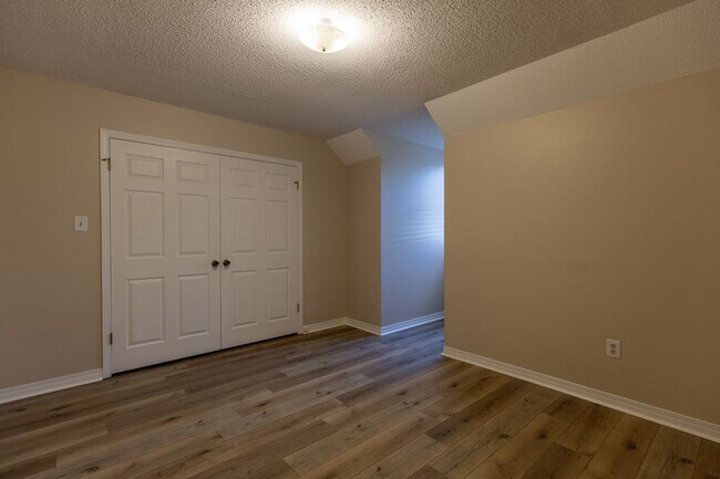 Building Photo - STUDENTS WELCOME! 3/2 Townhouse near USA! GATED! Students Welcome!