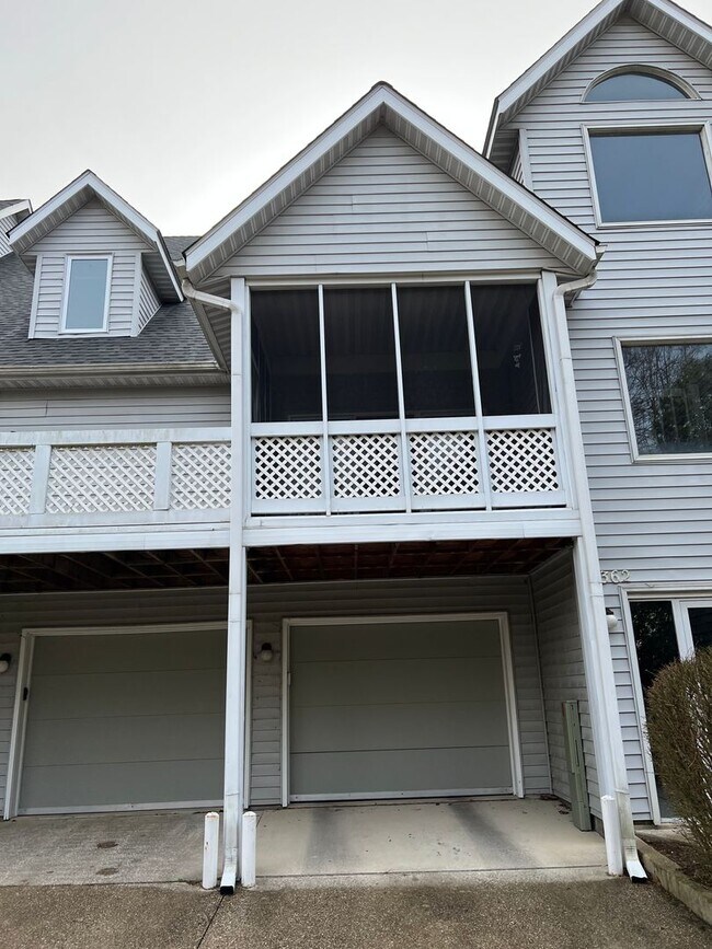 Building Photo - 2 Bedroom, 2 Bath by Mall Available Now!  $1,500 monthly