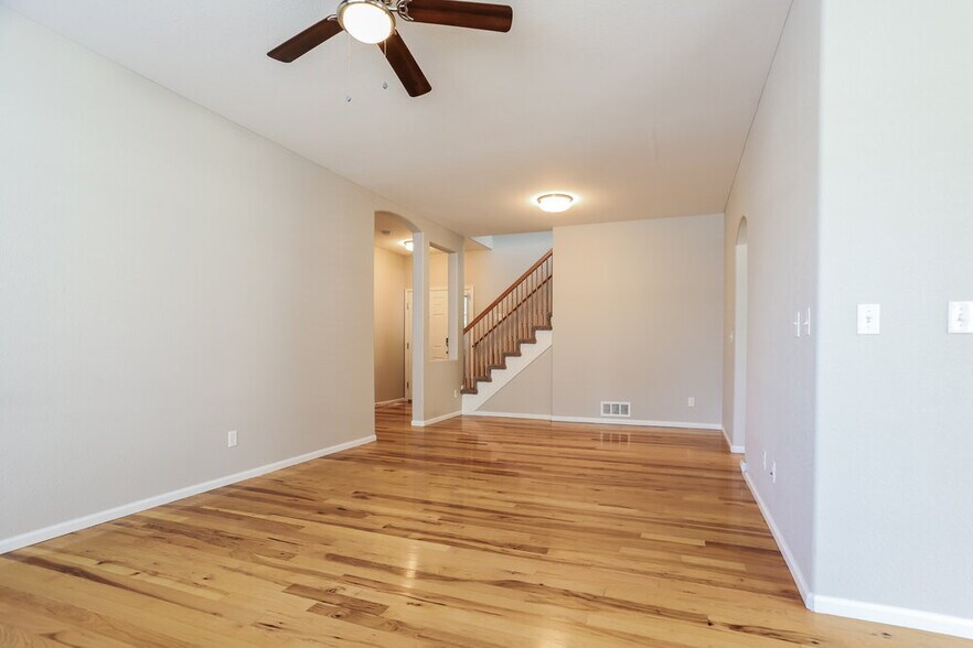 Building Photo - 1711 Red Poppy Dr