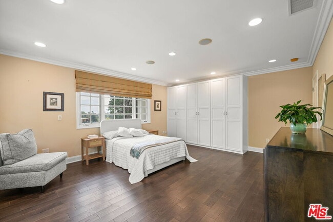 Building Photo - 9023 Alto Cedro Dr