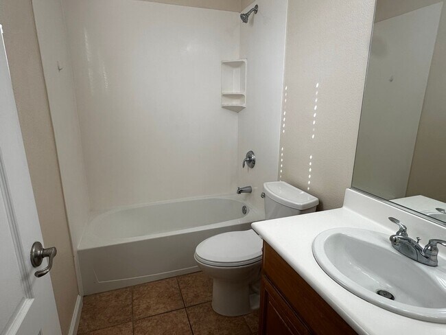 Building Photo - Beautiful tri-level Communications Hill home