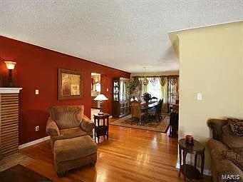 Building Photo - "Charming 3-Bedroom Retreat with 2 Full Baths in Prime Saint Louis Location - 1537 Sq Ft of Comfo...