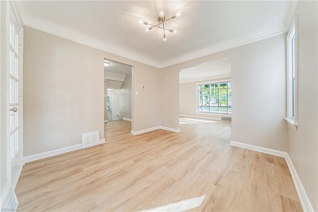 Building Photo - 440 E 250th St