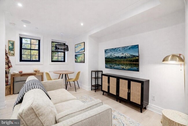 Building Photo - 1204 Q St NW