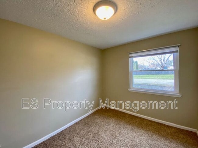 Building Photo - 6105 Epperson Dr