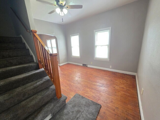 Building Photo - 3 Bed 1 Bath Single Family Home in Wiscons...