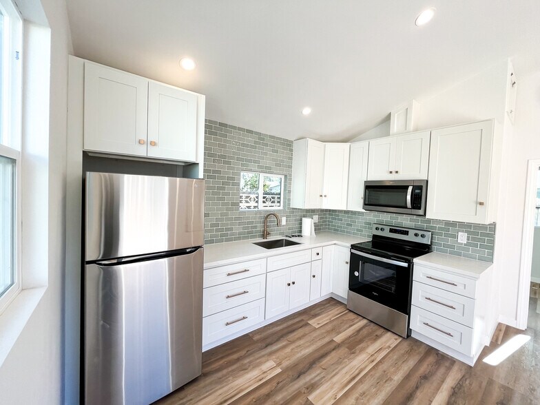 Kitchen 1 - 166 Comstock Dr