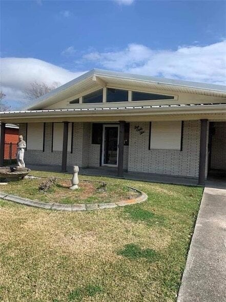 Building Photo - 483 Dogwood Dr