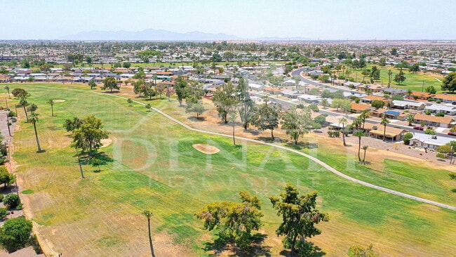 Building Photo - 10747 W Hope Dr