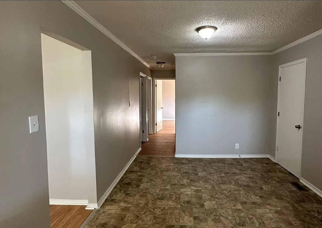 Building Photo - 136 Melba Ave SW