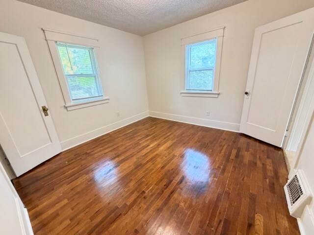 Building Photo - 840 Martin St