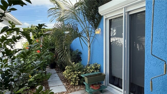 Building Photo - 10700 Aqua Surf Ct