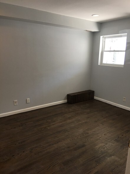 Primary Photo - 14 Laidlaw Ave