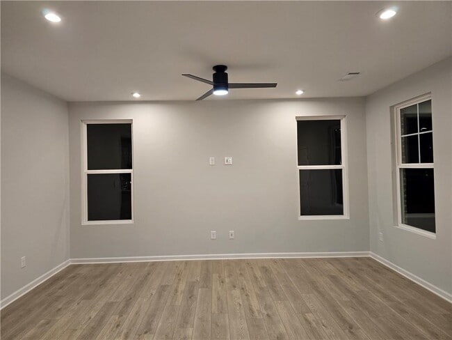 Building Photo - 3085 Cambridge Ml St