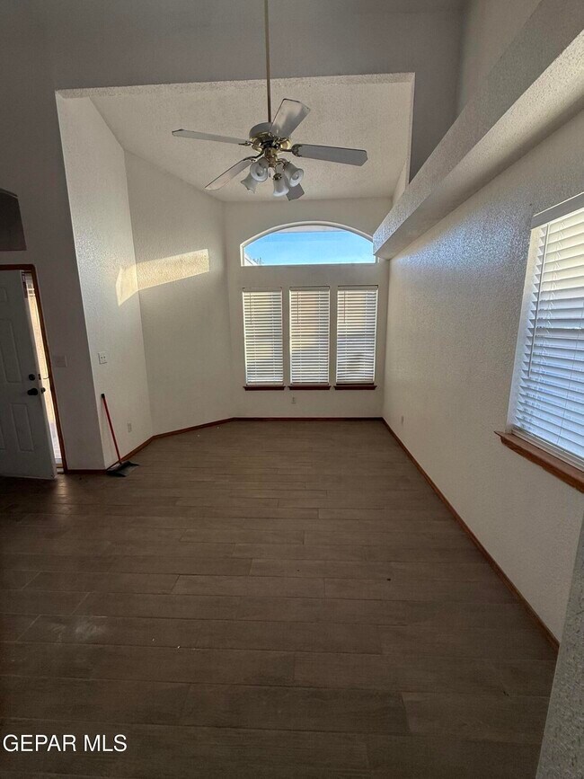 Building Photo - 12157 Chato Villa Dr