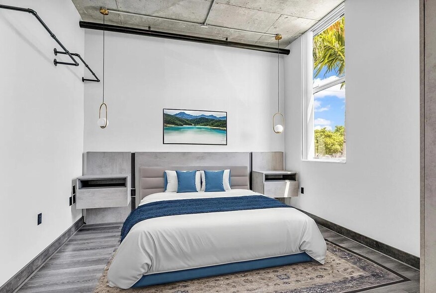 Virtually Staged - 2100 Van Buren St