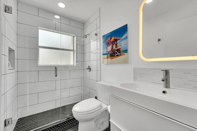 Building Photo - 945 Sunflower Ave