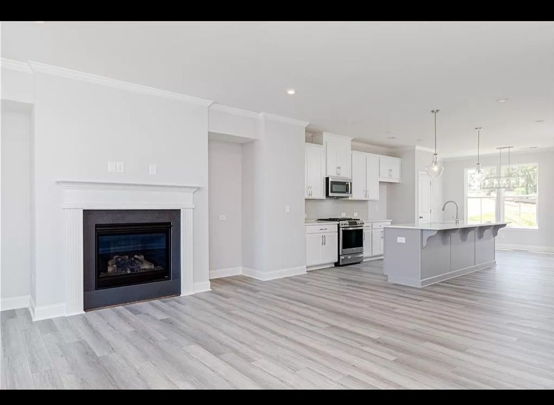 Building Photo - 913 Colton Dr