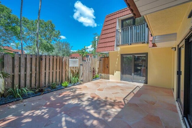 Building Photo - 9919 NW 6th Ct