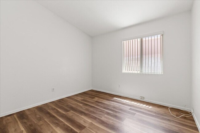Building Photo - Summerlin North Amazing 3 Bedroom Home wit...