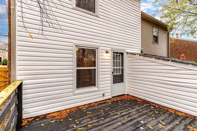 Building Photo - Donelson Freshly Updated 2 Bdrm Townhome A...