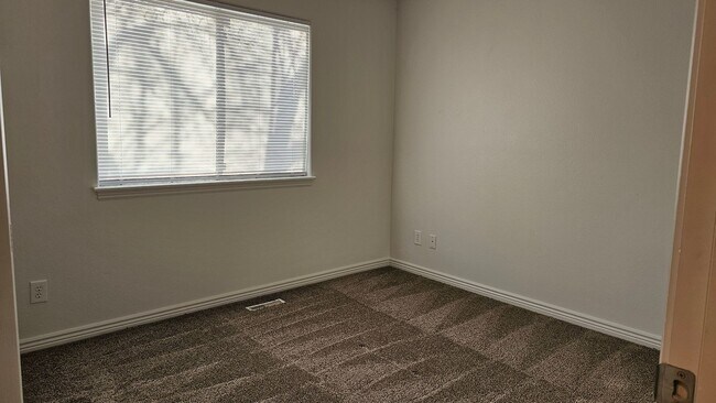 Building Photo - Rare Single-Level 3BR Home w/ Yard & 2-Car Garage