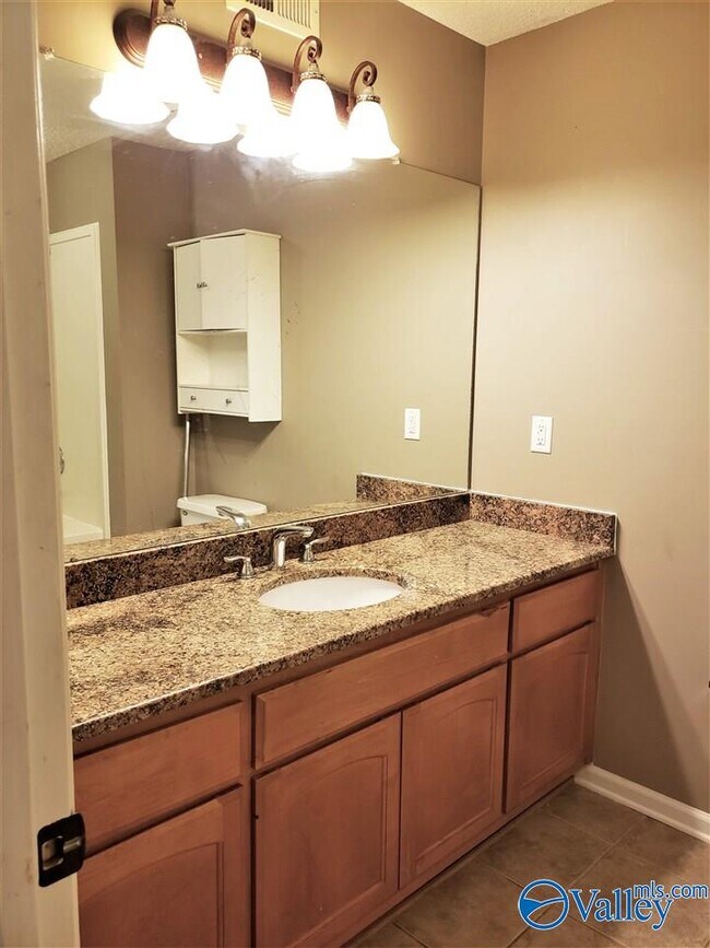 Building Photo - 110 SW Brushcreek Dr