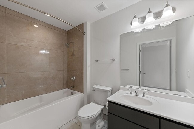 Building Photo - 929 Portland Ave