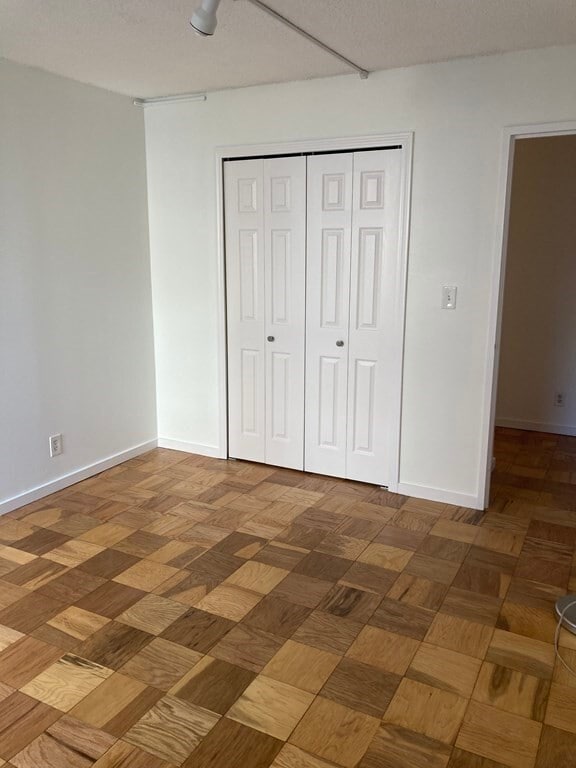 Building Photo - 99 Pond Ave