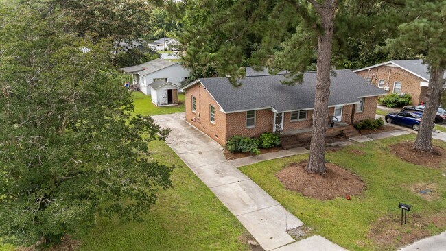 Building Photo - 208 Anderson St