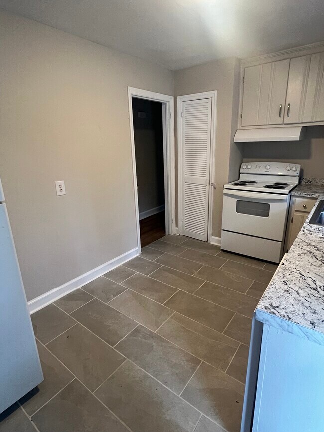 Building Photo - 2933 Courtney Rd