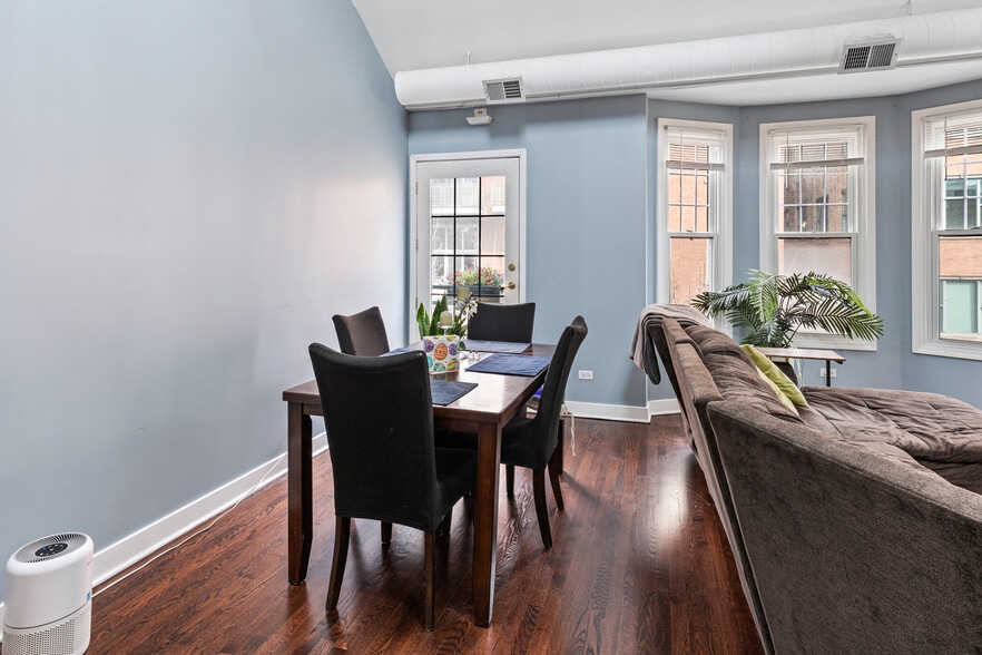 Building Photo - 811 W Superior St