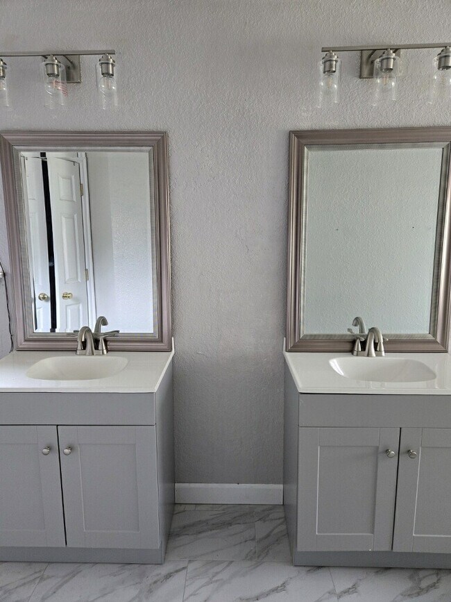 Building Photo - 254 Maple Ln