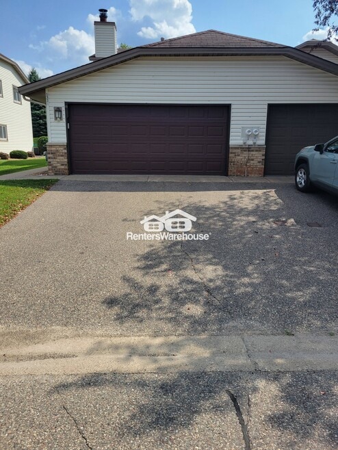 Building Photo - 1331 67th Ln N
