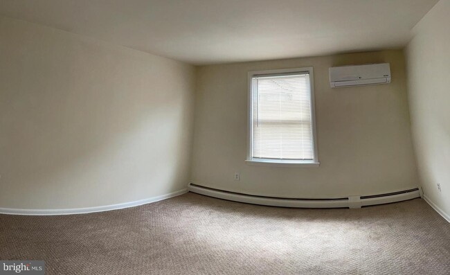 Building Photo - 235 Roesch Ave