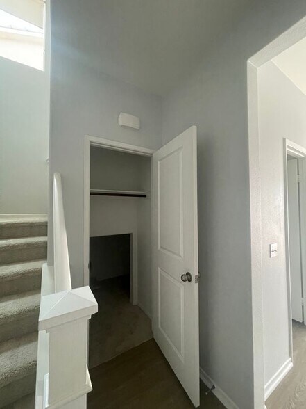 Building Photo - 24255 Lilac Ln